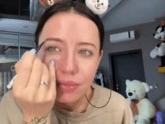 Nadia Dorofeeva showed how she makes herself a daytime make-up