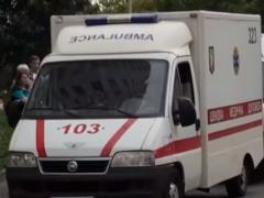 В центре Киева девушка выпала из окна