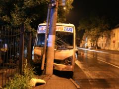 В Одессе маршрутка врезалась в столб
