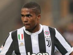 Douglas Costa struck his elbow,  bodnul  head and spat in Di Francesco s face