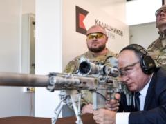 Путин взялся за винтовку