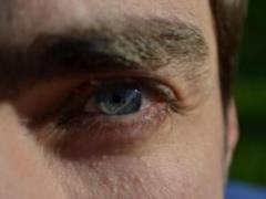 Вчені: людські очі мають природний режим нічного бачення