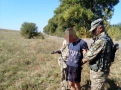 Border guards detained  observer  with binoculars on the border with Russia