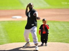 Papa Kanye West with a two-year-old son played in baseball, as he used to do with his mother