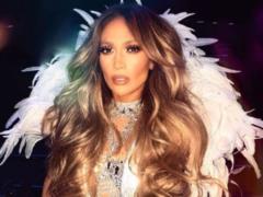 Jennifer Lopez struck the fans a lot of  bitsuha 