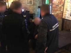 Another  moral  high-ranking officer of the APU got stuck on a bribe in US dollars