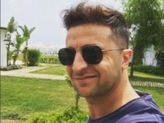  Athlete  Zelensky showed how steel biceps pumps 10-pound dumbbells