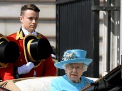 The lackey Elizabeth II had to leave the service because of the special popularity