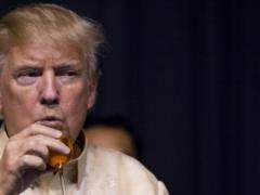 Потому и не пьет: Трамп боится стать хуже всех