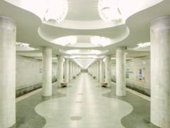В Харьковском метро мужчина прыгнул с платформы