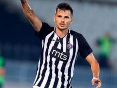 Unusual free-kick pitch with a billiard punch from Partizan