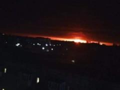 Під Черніговом горять склади, вибухають боєприпаси