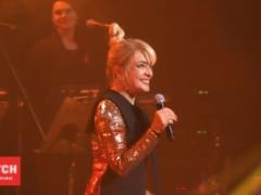 Vaikule at a concert in Kiev put on  insanely expensive  dress backwards
