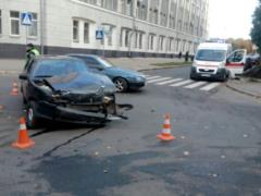 ДТП в Харькове: На Чернышевской  поцеловались  Hyundai и ВАЗ
