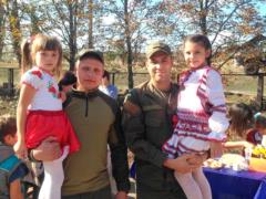 In the environmental protection zone, the guards and local children together celebrate the Day of Defender of Ukraine