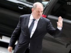 Prosecutor Weinstein called to remove the compromising material from the phone