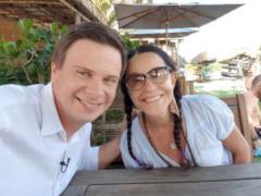 With a loaf at the airport: Dmitry Komarov met  slave Isauru  in Ukraine