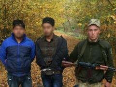 На Закарпатье индийские  табачные магнаты  пытались пронести через границу тысячу пачек сигарет