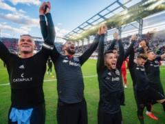 Rooney designed a double and led his team to the playoffs MLS, Zlatan is on the way