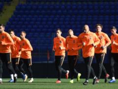 Stepanenko and Tyson engaged in the general group before the match against Dynamo