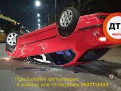В Киеве возле российского посольства перевернулось авто с пьяным водителем