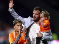 Rafael van der Vaart announces retirement