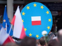 Евросоюз трещит по швам: Польша собралась уходить