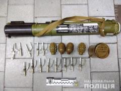 Военный перевозил в Харьковском метро украденное оружие и боеприпасы