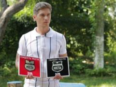 Star presenter Vladimir Ostapchuk with a naked torso launched a flash mob