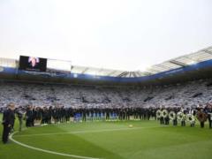 Footballers  Lester  honored the memory of the deceased owner of the club before the Premier League match