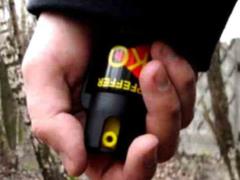 В Киеве молодые парни ходили по улице и нападали на женщин