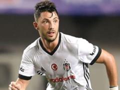 Midfielder Besiktasha ate rice with meat during the break because he is not allowed to play on the field