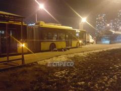 В Киеве под колесами троллейбуса погиб работник ремонтной бригады