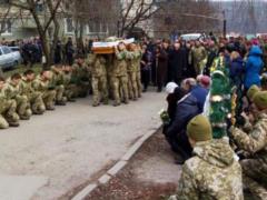 В Изяславе простились с пограничником, которого убил контрабандист