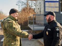  Do not try to leave Makeyevka . At the checkpoint "Lada Kalina" stopped by shots