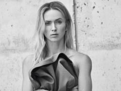 In a bathrobe and with a gold chain. Svitolina teased the fans with a new photo shoot