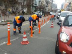 The strip of public transport in the center of Kiev was separated from the rest of the road