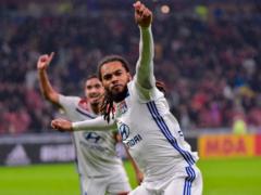 Lyon with ten retained victory over Saint Etienne