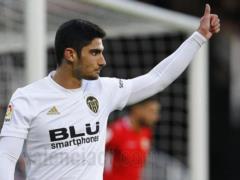 Valencia won for the first time in the season with a crushing score, beating Rayo