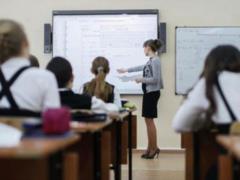 In Russia, schoolchildren were asked to  write a letter to father on the front 