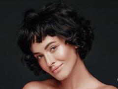 Nude Dasha Astafieva showed natural beauty in a gentle photo shoot