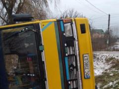 Под Львовом перевернулась маршрутка