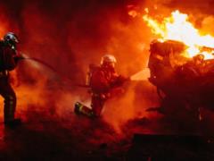 Желтые жилеты  погрузили Париж в хаос