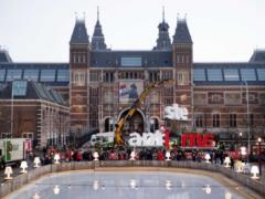 В Амстердаме демонтировали популярную инсталляцию  I Amsterdam 