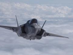 Американские истребители столкнулись в небе над Японией