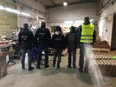 Украинские пограничники помогли коллегам из ЕС выявить в Польше нелегальную фабрику по изготовлению сигарет