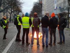 Во Франции почти тысяча задержанных во время протестов  желтых жилетов 