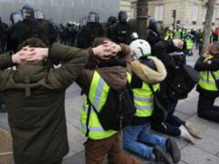 Во Франции объявлено чрезвычайное положение