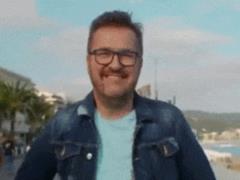 Под пальмами и на яхте. Пономарев в новом клипе показал, как дарить зимнее чудо любимой