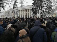Прихожане УПЦ МП под Радой устроили  акцию недовольства 
